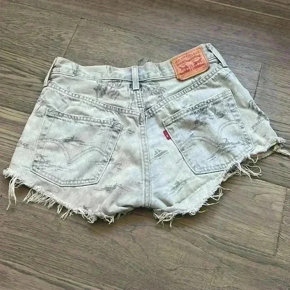 🔥Levi’s🔥 | Vintage jeans shorts with surfers and palm tree designs - Picture 13 of 16